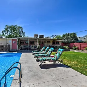 vintage-las-vegas-house-w-pool-near-the-strip.las-vegashotels.net/