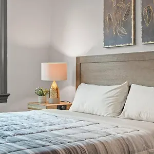 Luxury And Stylish 2bedroom On Carson, South Flats, Apartment